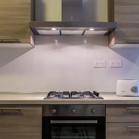 2 Bedroom Close To City Centre شقة *